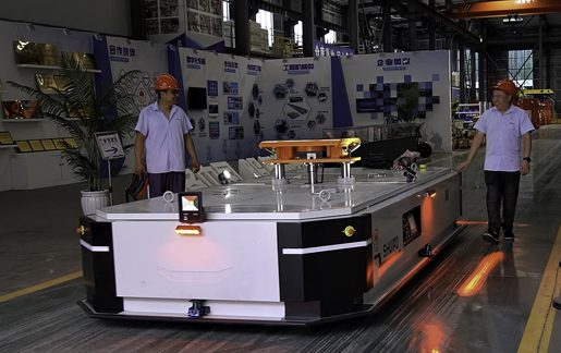 30T 牽引 AGV 在物流行業(yè)優(yōu)勢顯著，具備強(qiáng)大負(fù)載、精準(zhǔn)導(dǎo)航、自動化作業(yè)、適應(yīng)復(fù)雜環(huán)境、節(jié)省人力、便于集成以及安全性能突出等優(yōu)勢，助力物流高效運(yùn)作。